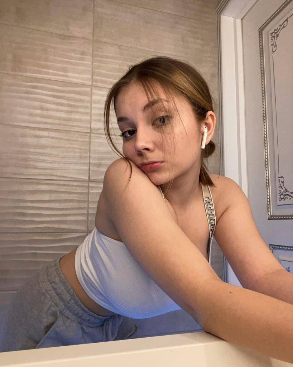 Model Alena Omovich