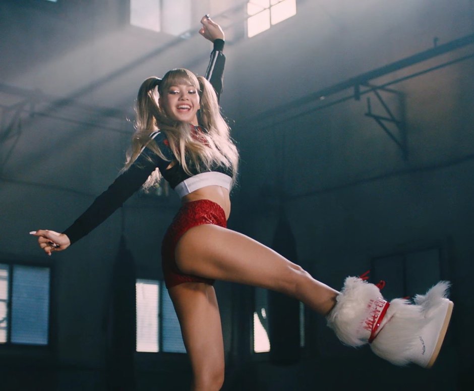 Lisa Blackpink Hot