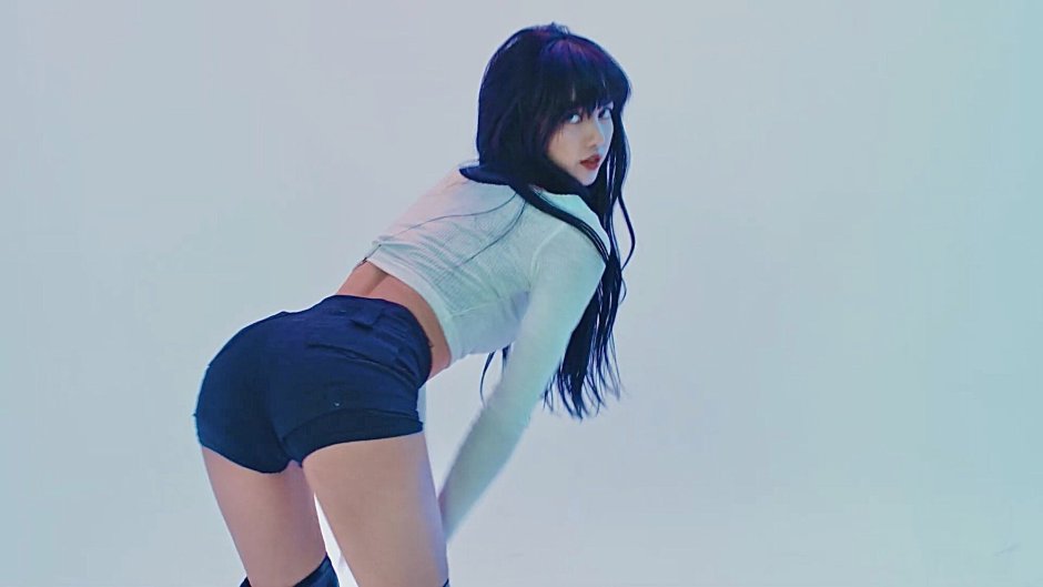 Blackpink in Jenny's swimsuits