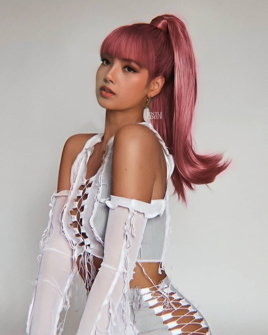 Lalisa Manoban is dancing