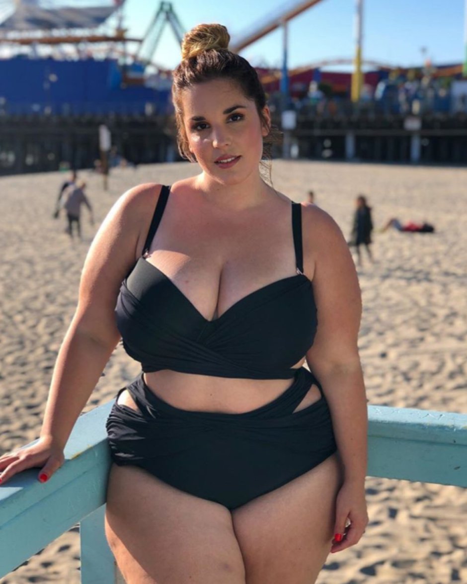 Pyshki in swimsuits
