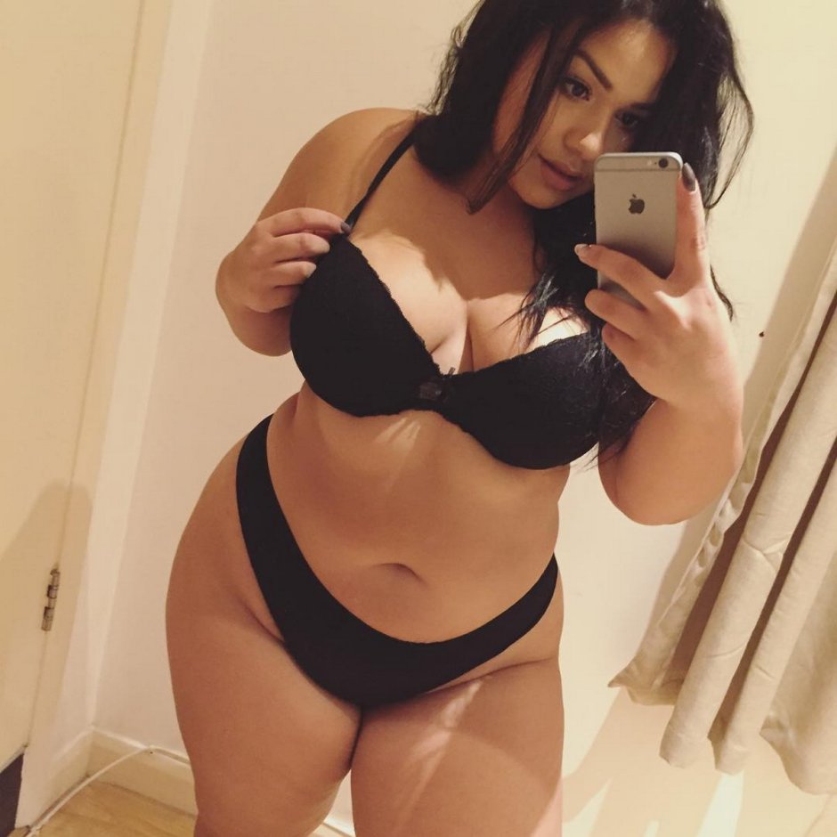 Complete Girl Selfie