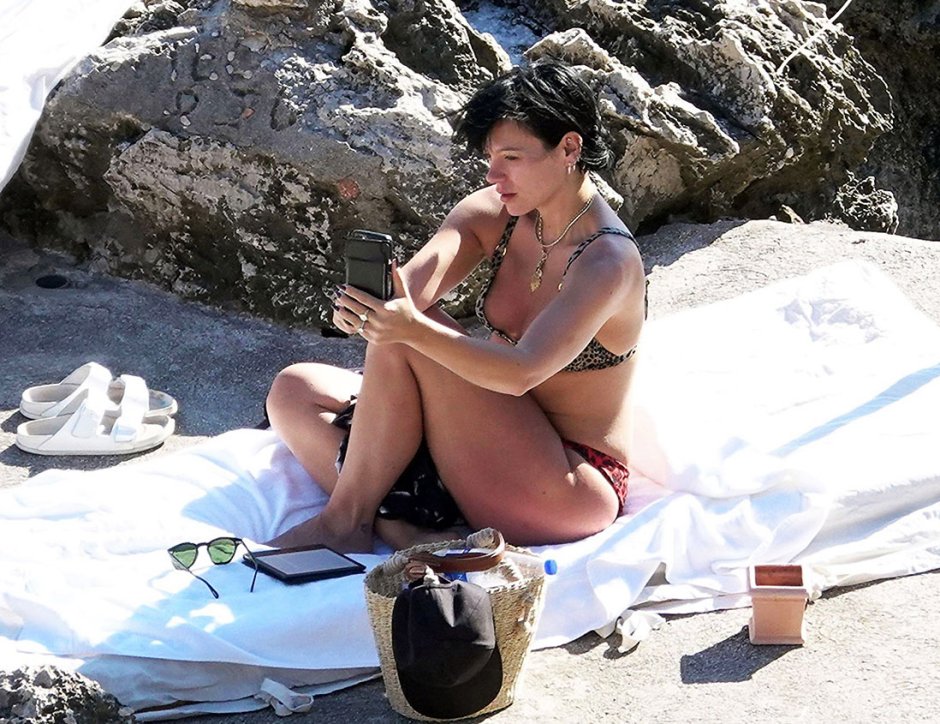 Lily Allen photo topless