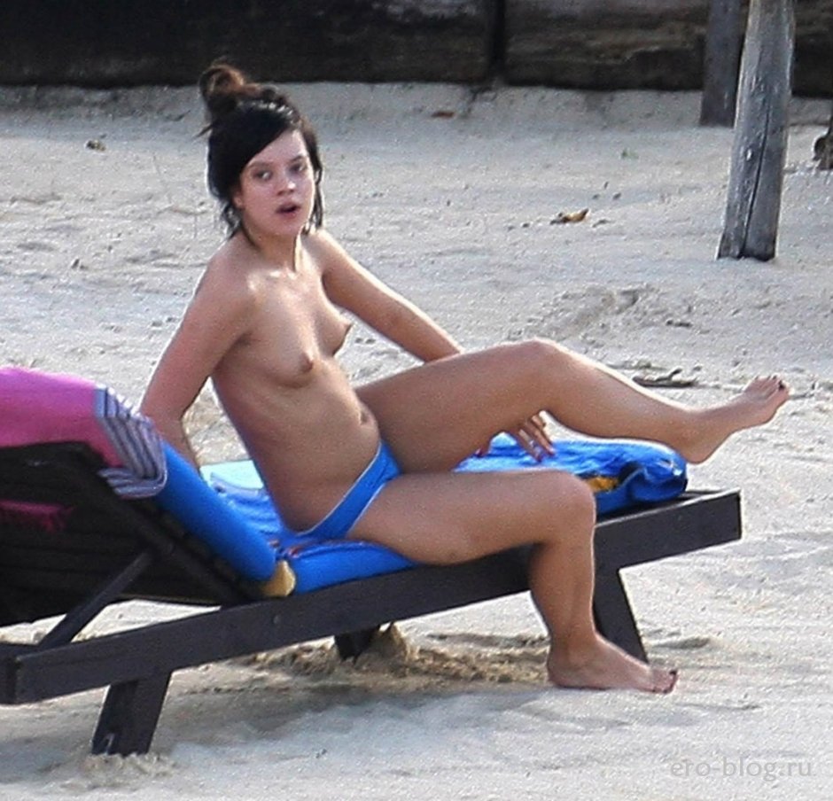 Lily Allen's Naked Breasts Breaking Free Peeperz