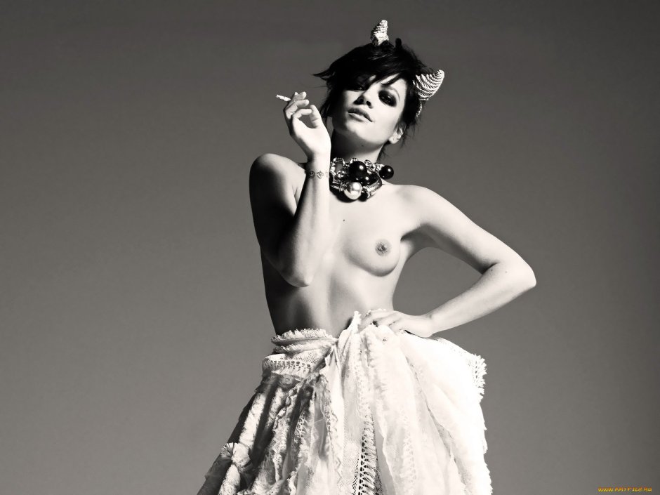 Singer Lily Allen Naked without panties