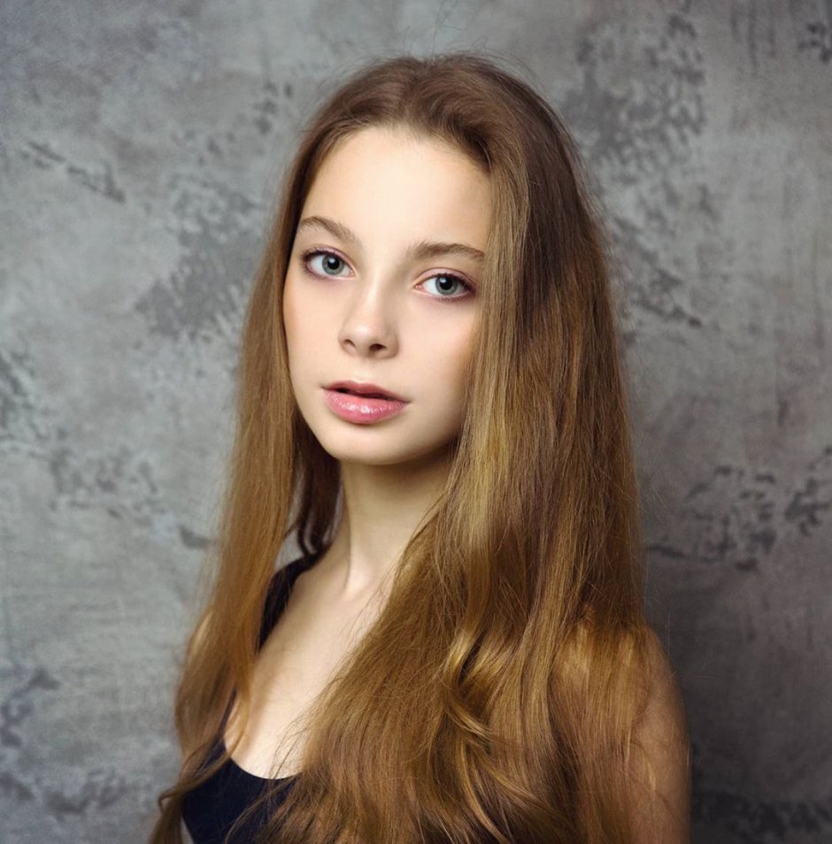 Anna Gloss Model