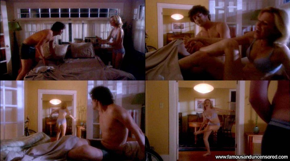 Elizabeth Banks bed stage