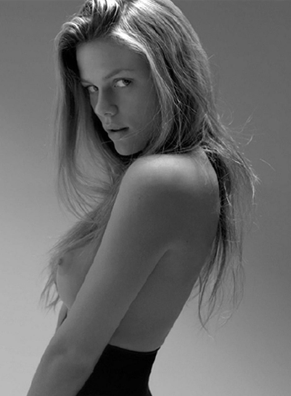 Porn actress Solo on the street