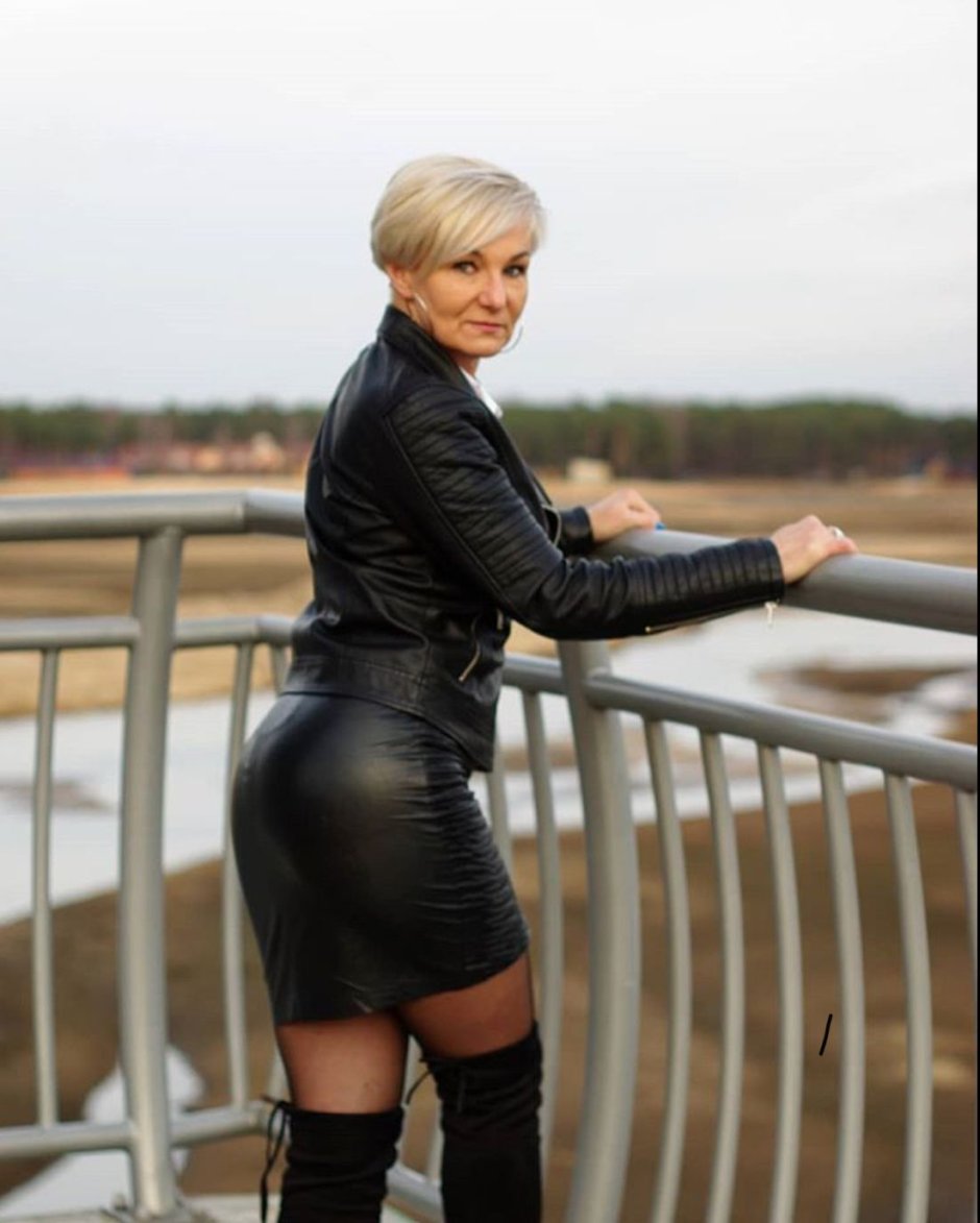 Milf Renata in pictures