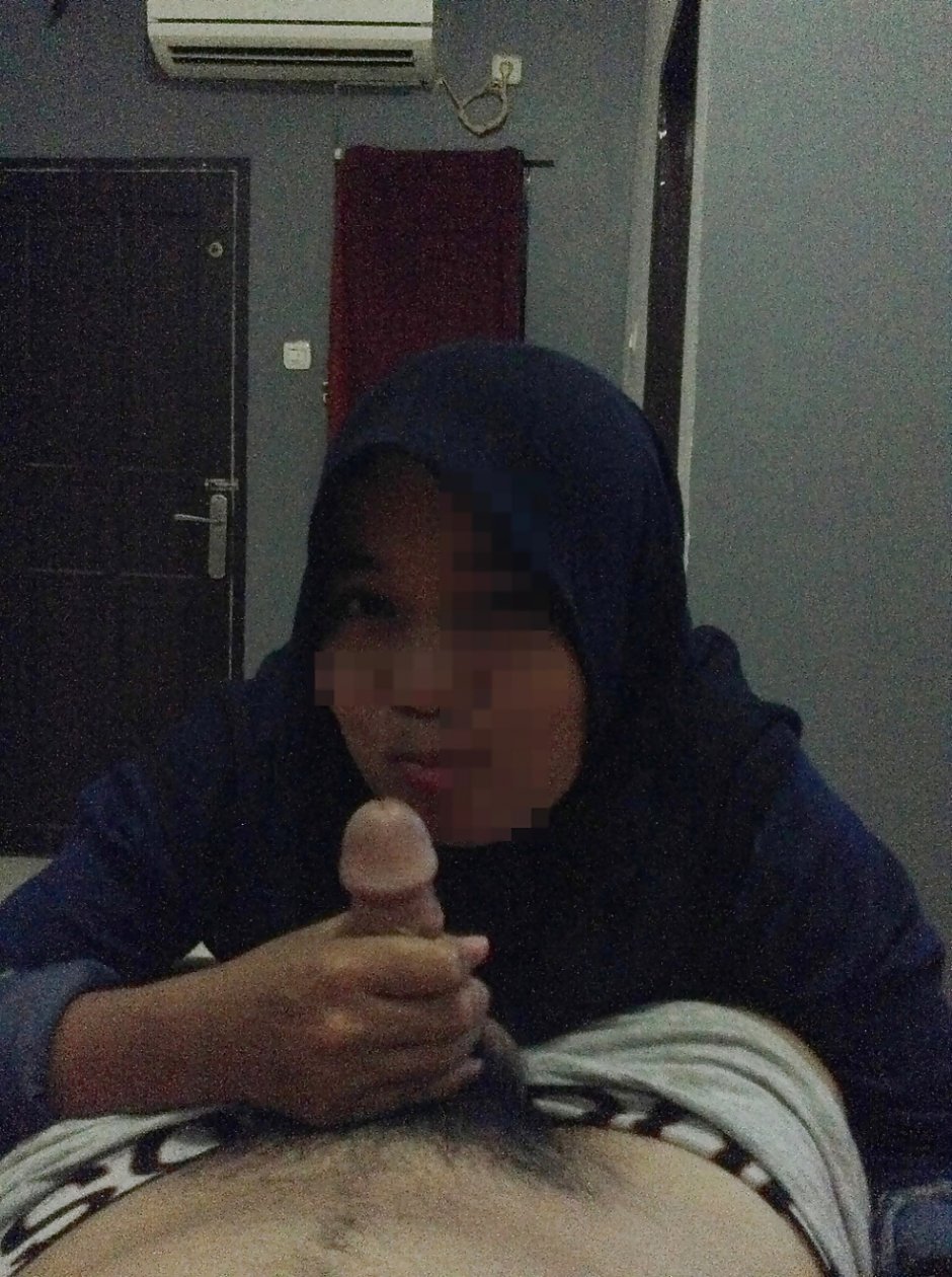 Hijab selfie Indonesian Big Boobs