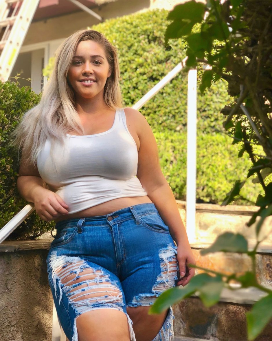 Model Victoria Manas
