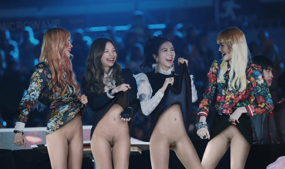 Black Pink Naked on stage