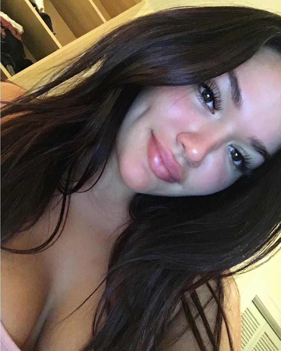 Mia Genesis