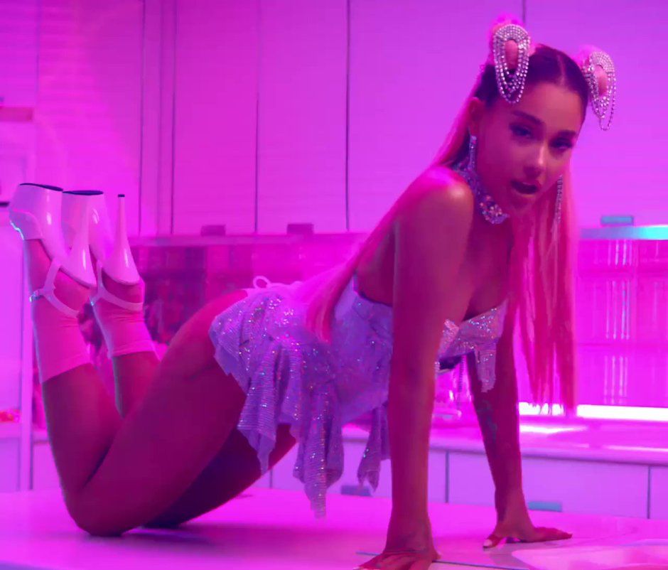 Ariana Grande Clips