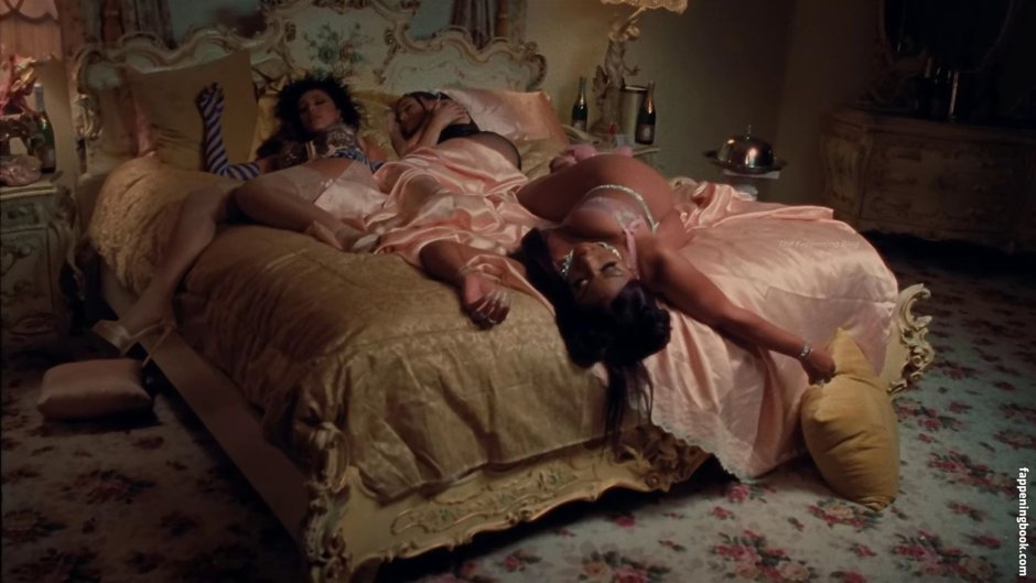 Ariana Grande bed scene