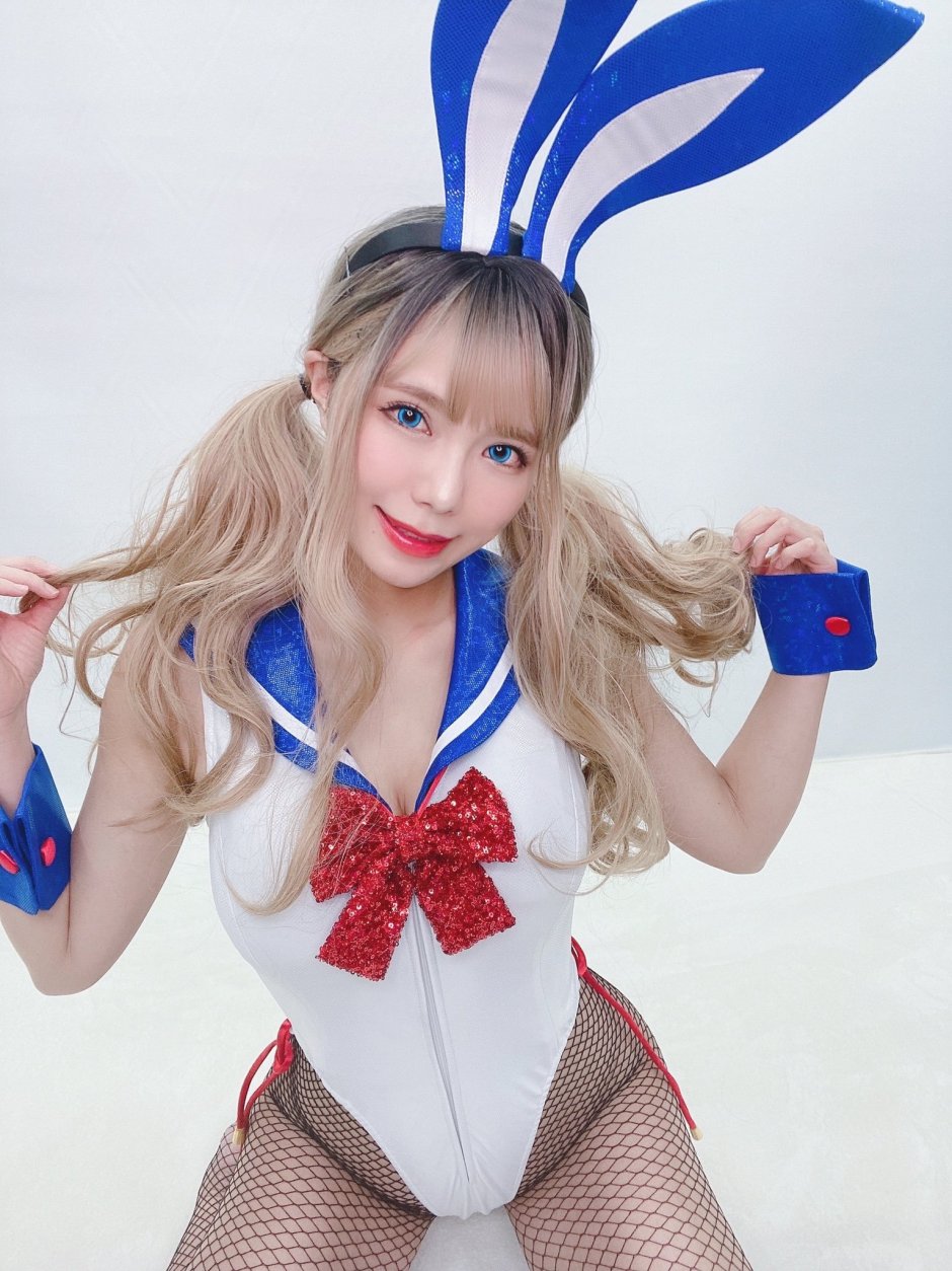 Honey Bunny cosplayers
