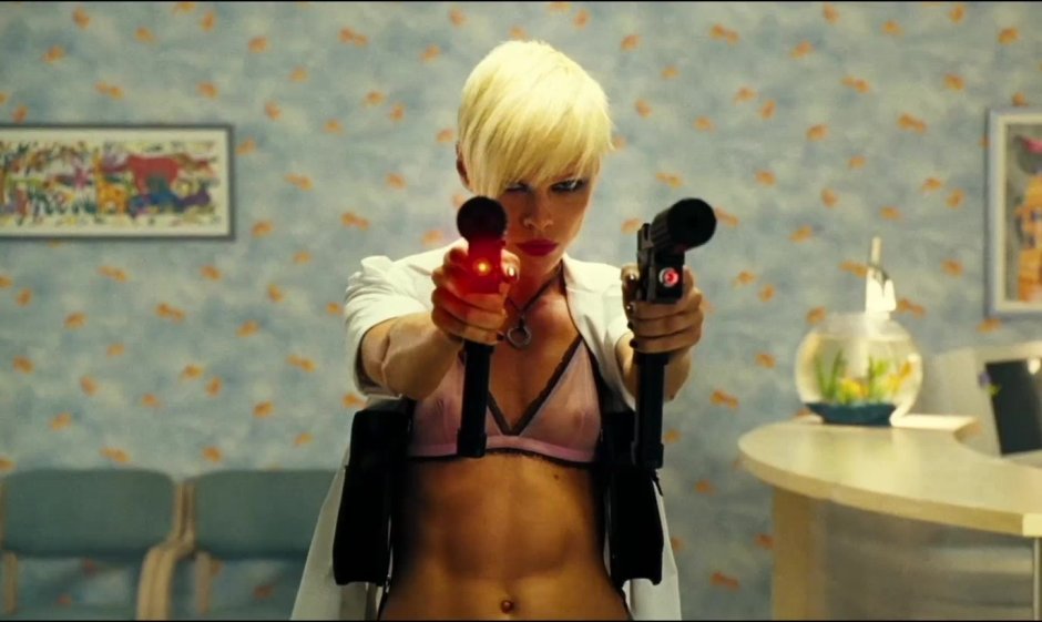 Kate Nauta Butt Scene in Nine Miles Down