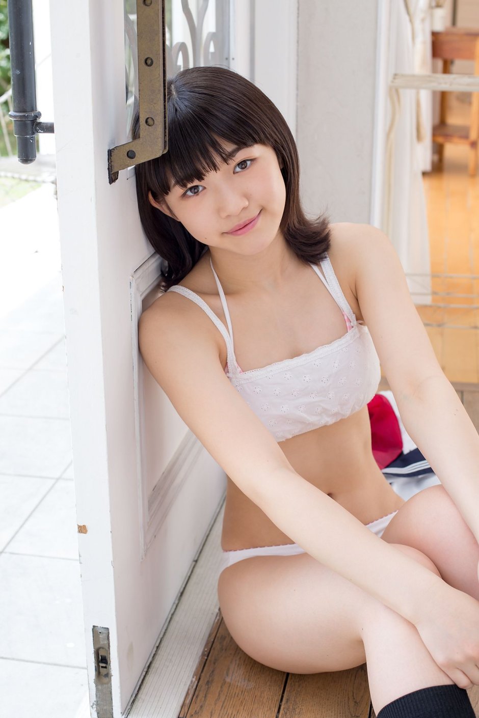 Japanese girls without linen