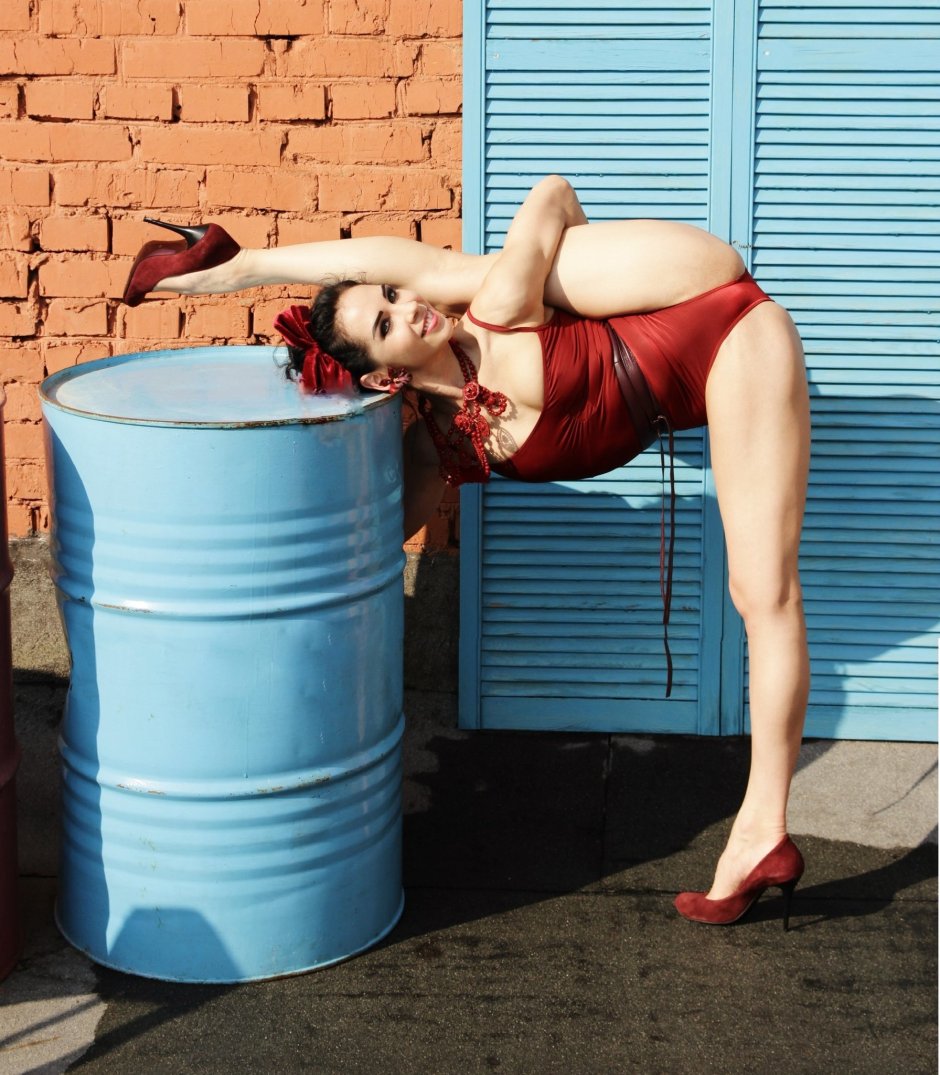 Flexible actress