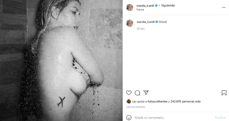 Naked women on the desktop