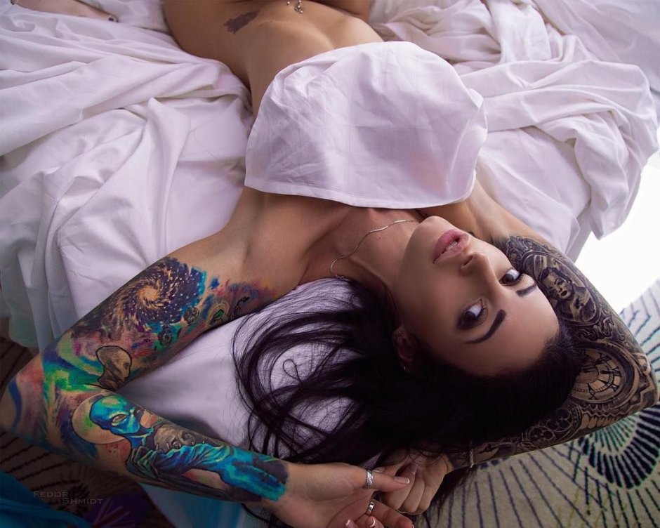 Naked tattooed phytonyas