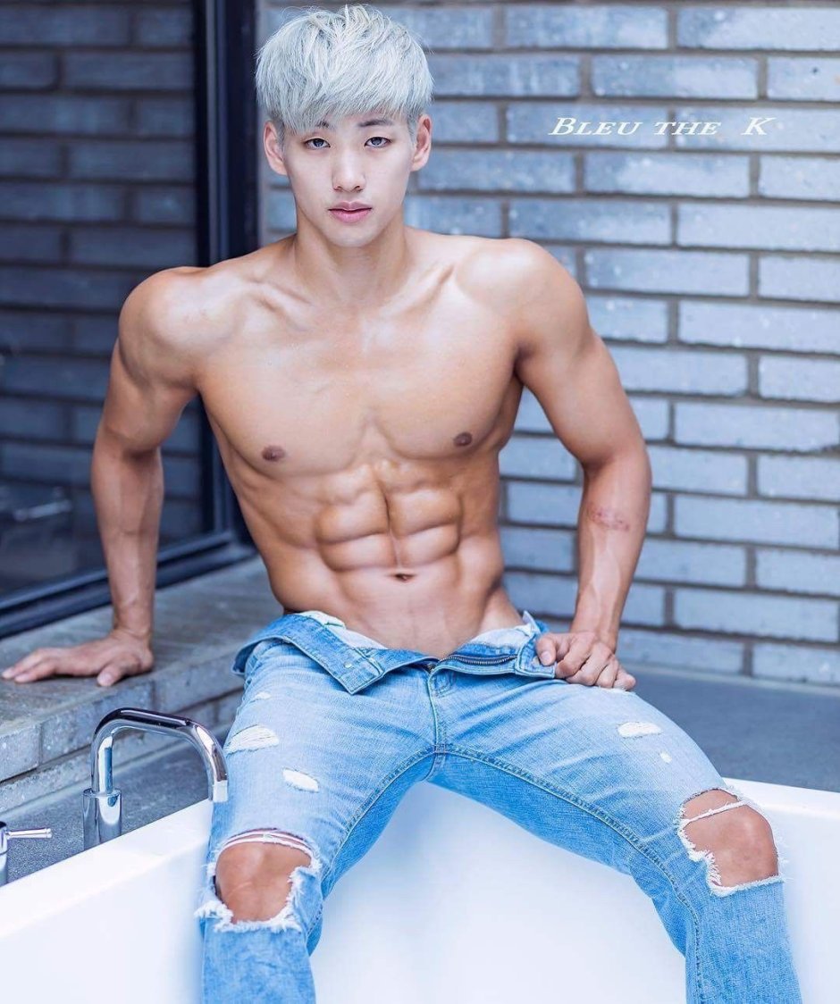 Beautiful naked Chinese guys