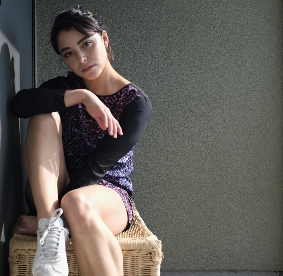 Nicole Mugnos legs