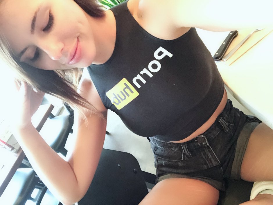 Girl in T -shirt Pornha