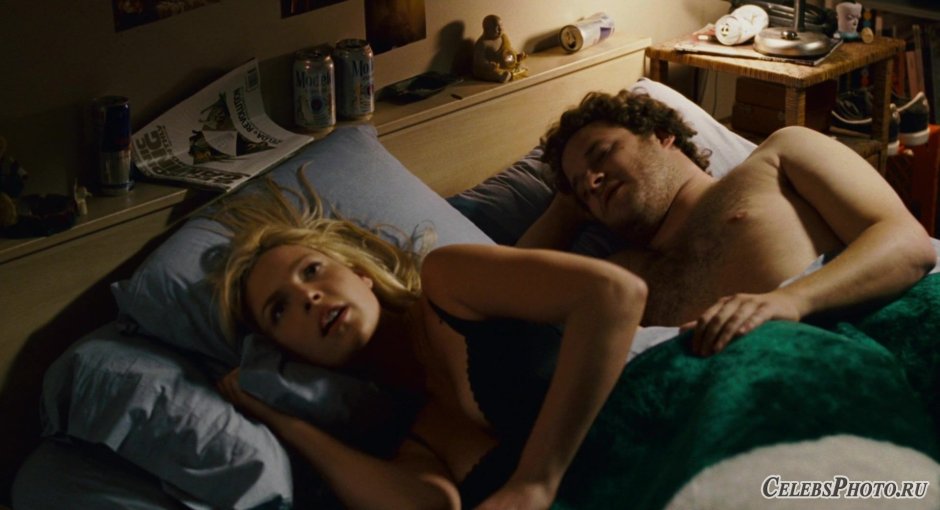 Katherine Heigl Cover Nude Tits with Her Hands