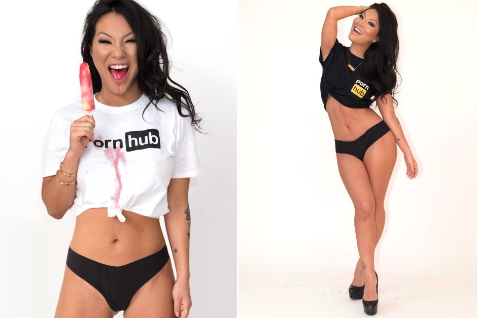 Girl in a T -shirt Pornhab