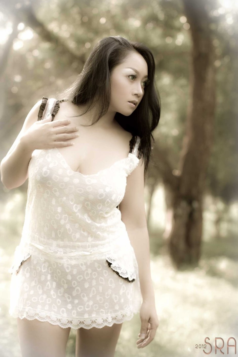 Cup e magazine naked