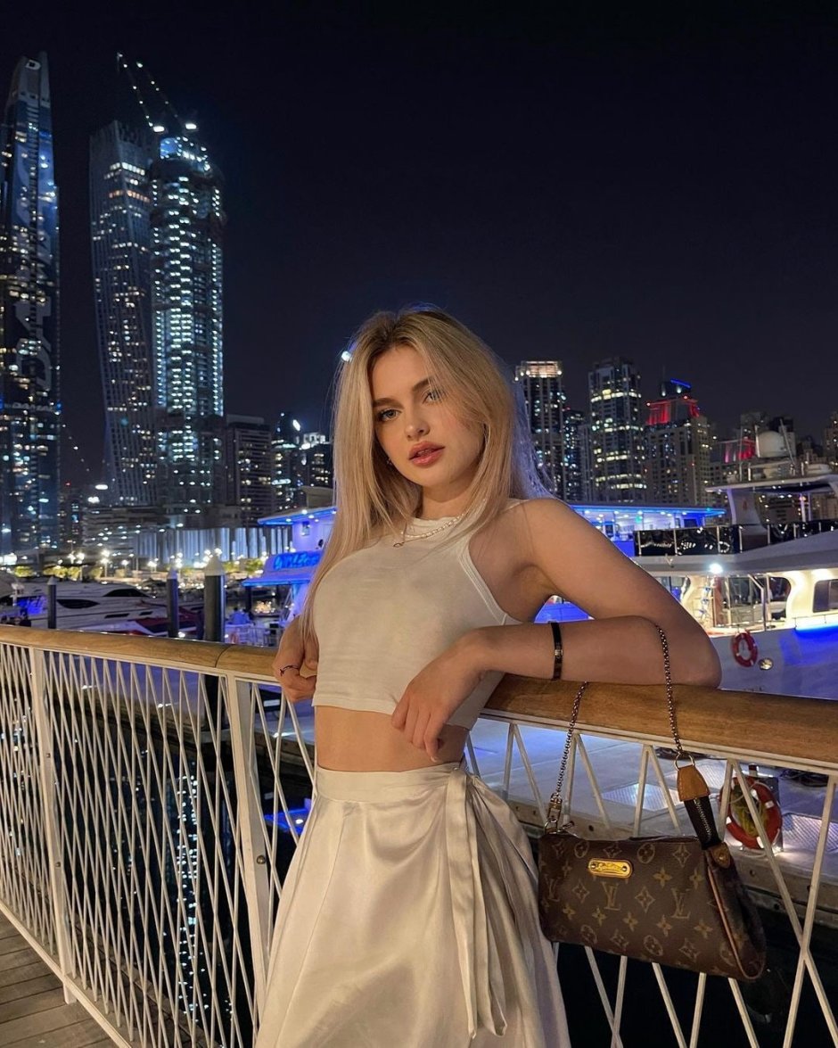 Maryana RO Plum 2022