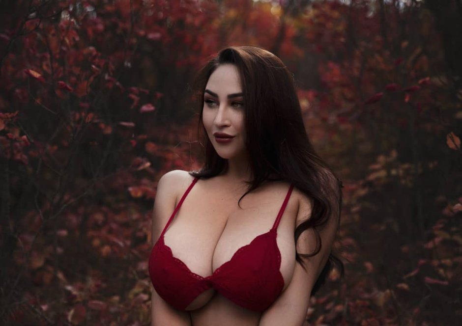Louisa Khovanski Hot