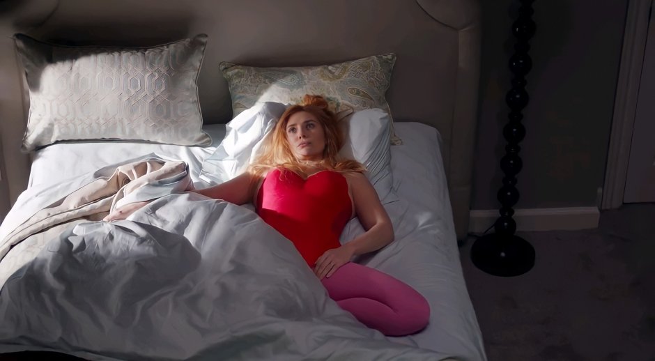 Elizabeth Olsen in bed