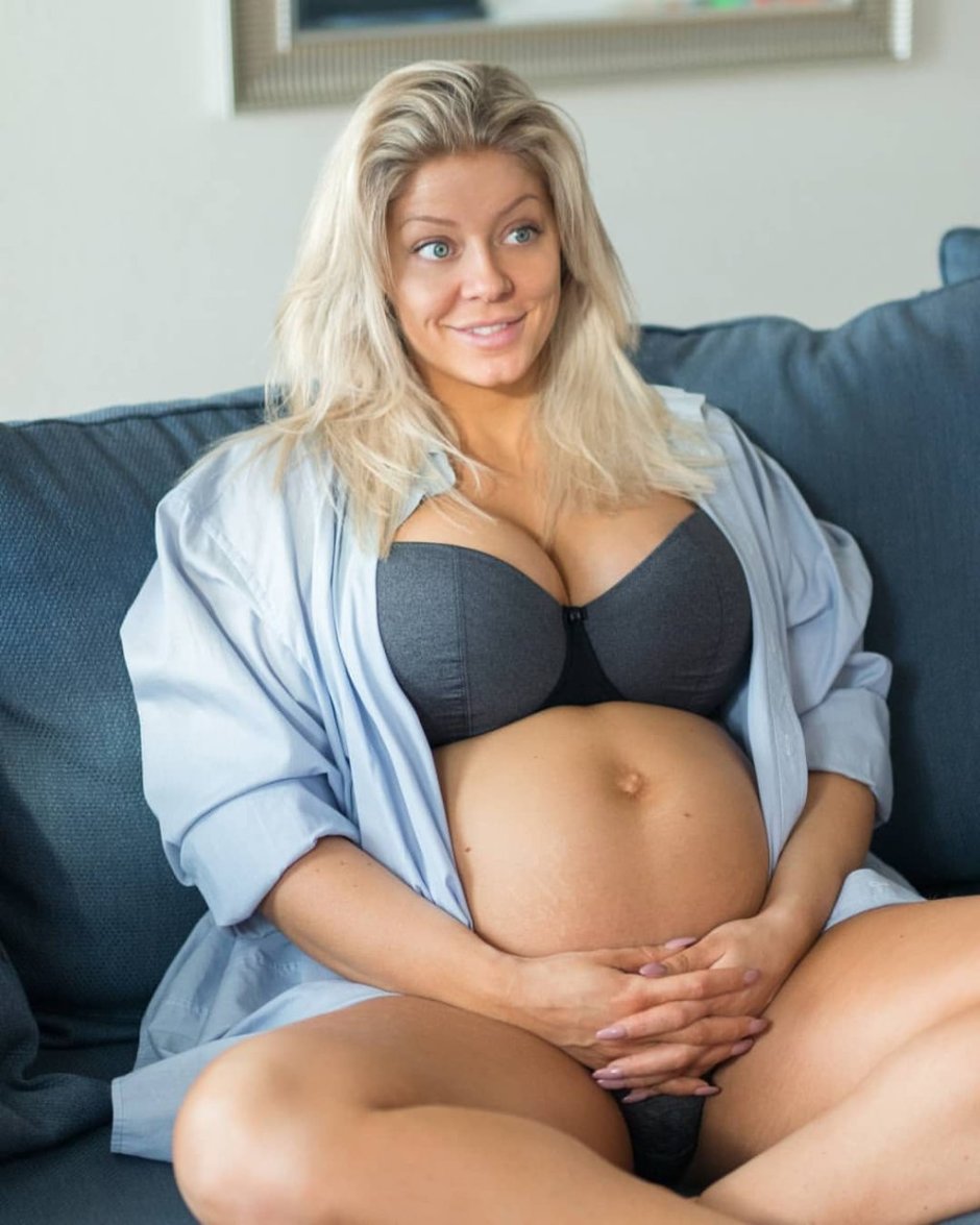 Miss Mia Sand Fit Naked