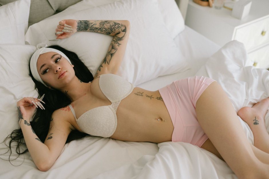 Britisha Razavi model nude