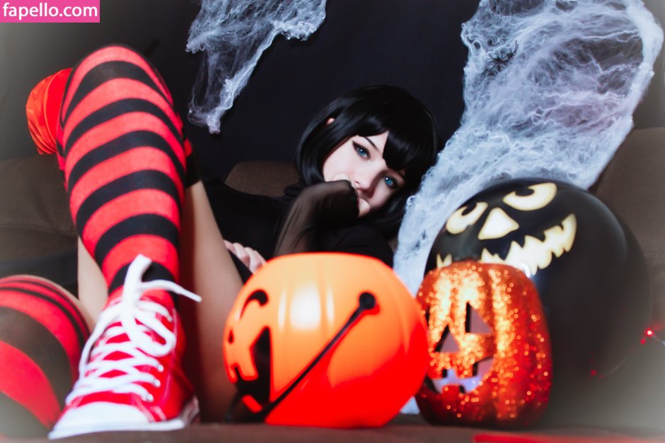 Maivis cosplay