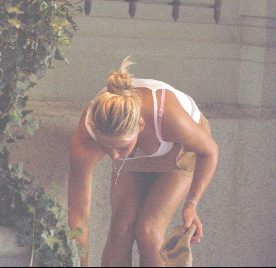 Anna Kournikova with dick in her mouth