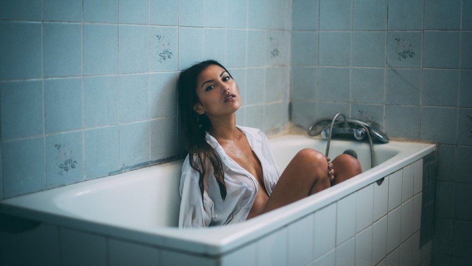 Photoshoot in the bathroom idea
