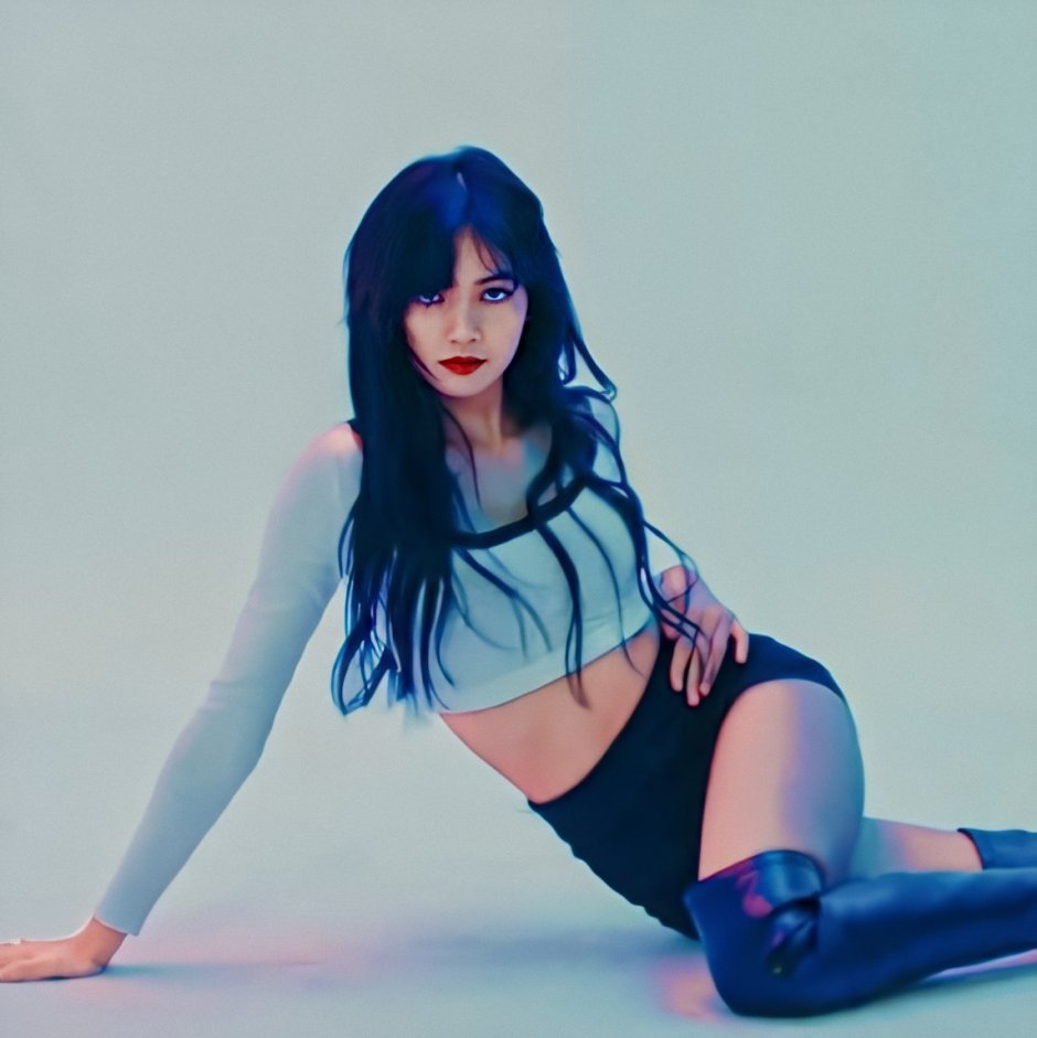 Kim Jenny and Lalisa Manoban