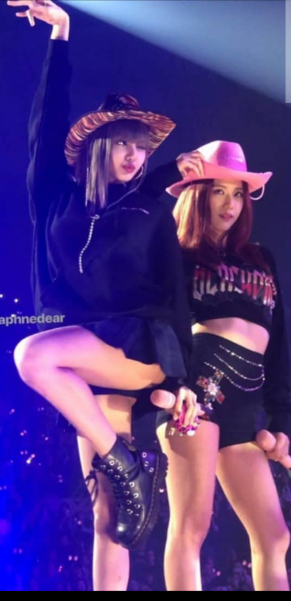 Blackpink Lisa manicure
