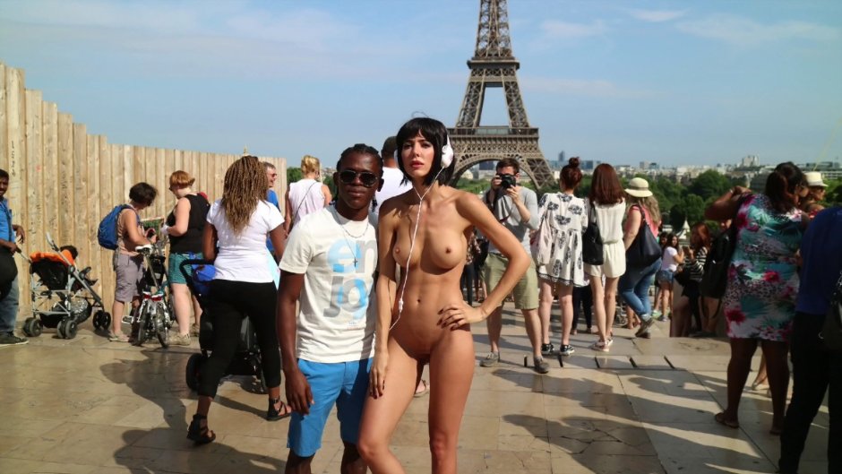 Mila muare naked under water