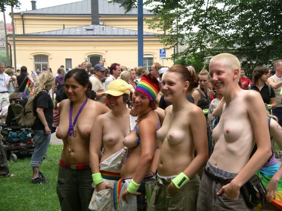 1679216843_hot-boombo-biz-p-topless-in-festival-chastnaya-erotika-15.jpg