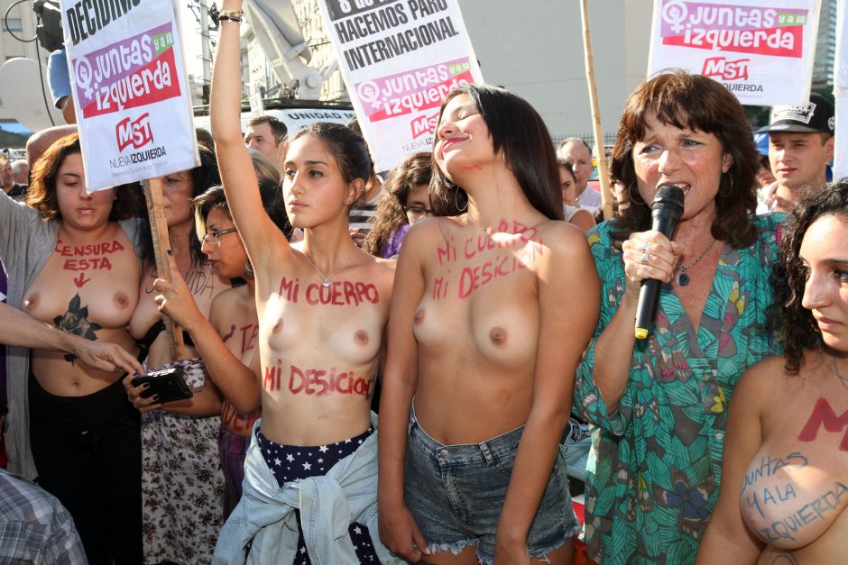 Beach parties Topless