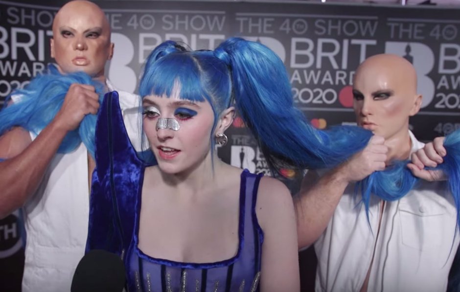 Ashnikko without a wig