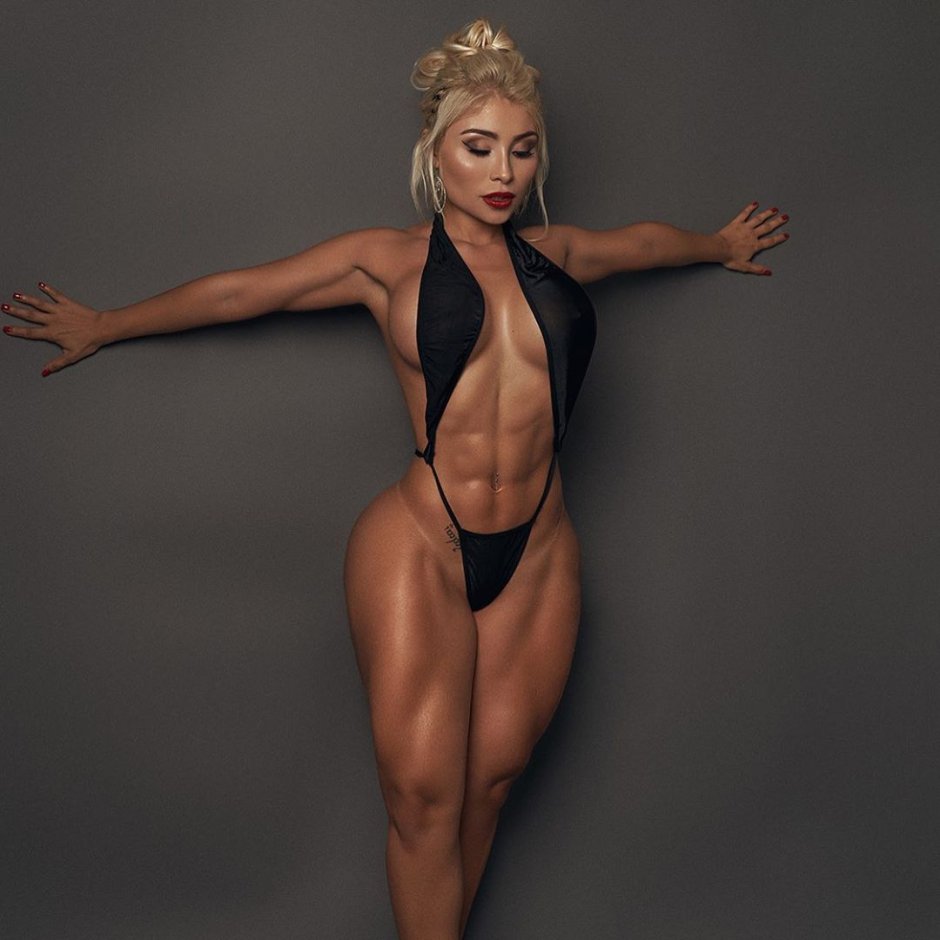 Model plus saz Latisia Thomas