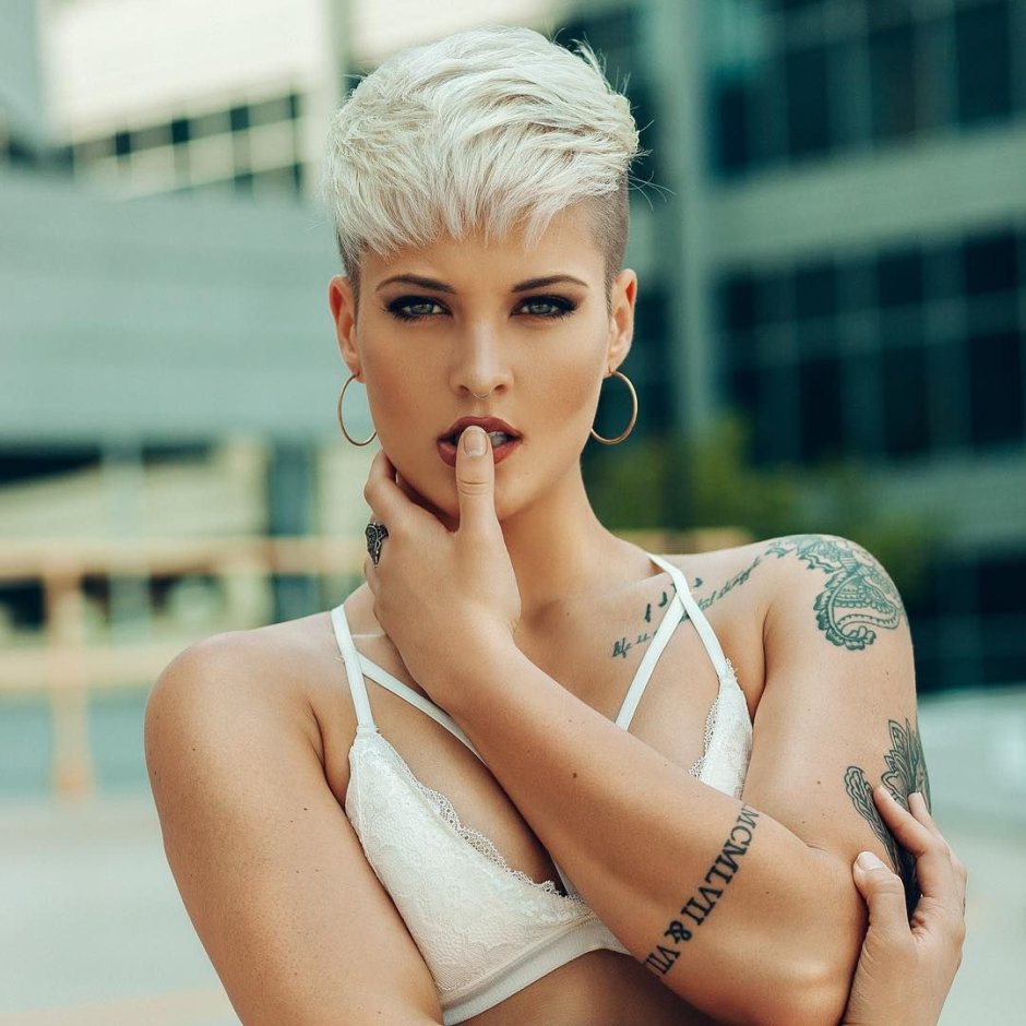 Short -haired blonde