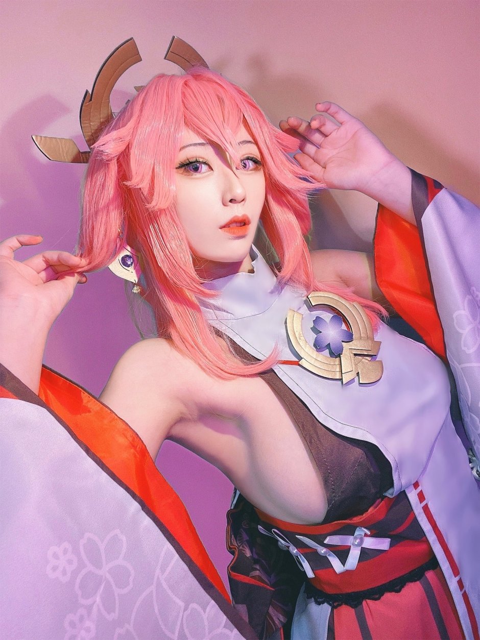 Yae Miko cosplay hot