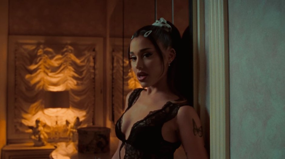 Ariana Grande 34