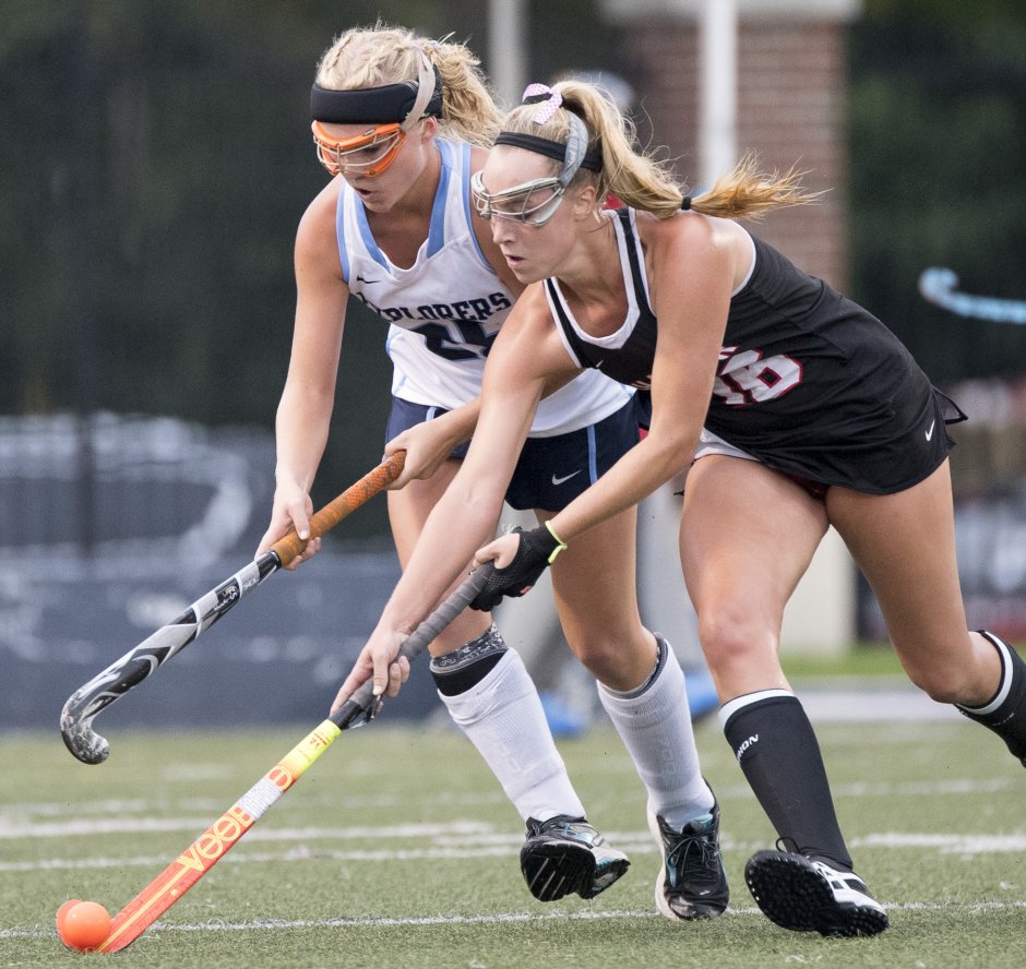 Hockey on the grass girls piquant